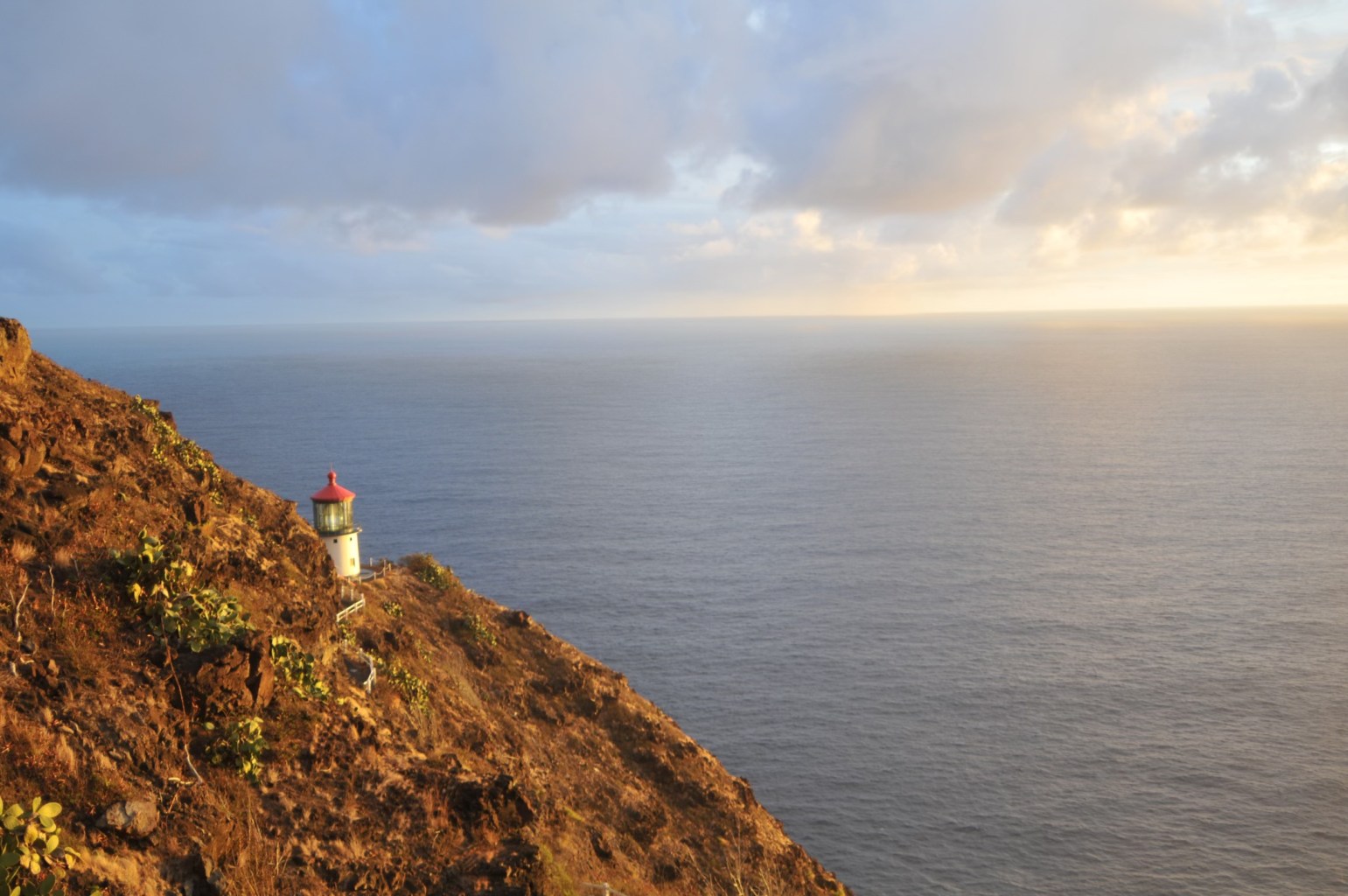 makapuu lighthouse hike in oahu, hawaii